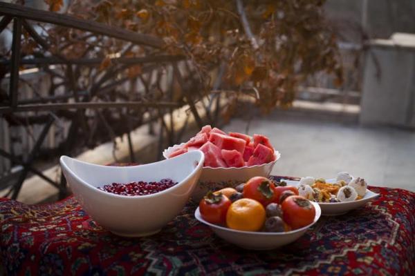 در شب یلدا مردم شهرهای مختلف چه کار می کنند؟